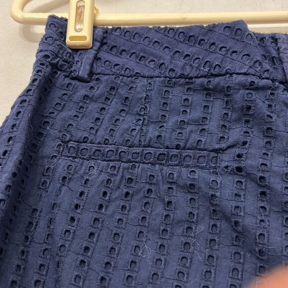 Banana Republic navy eyelet shorts Size 2 EUC - Picture 5 of 7